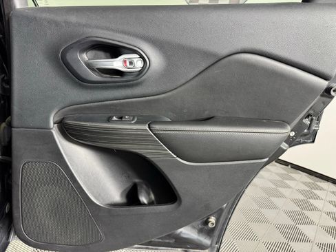 Used 2016 Jeep Cherokee Limited image 40