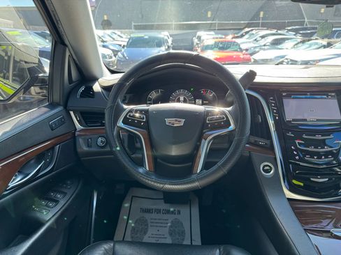 Used 2019 Cadillac Escalade Luxury image 23