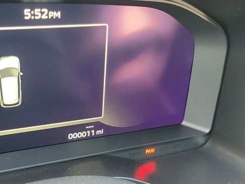 New 2025 Mitsubishi Outlander SE image 11