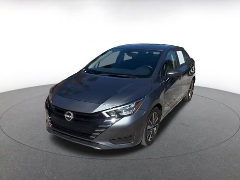 Used 2025 Nissan Versa SV image 4