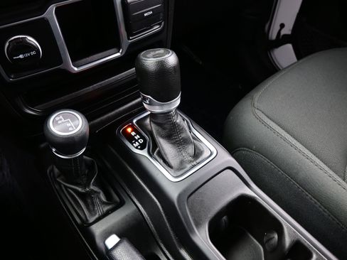 Used 2023 Jeep Wrangler Sport image 21