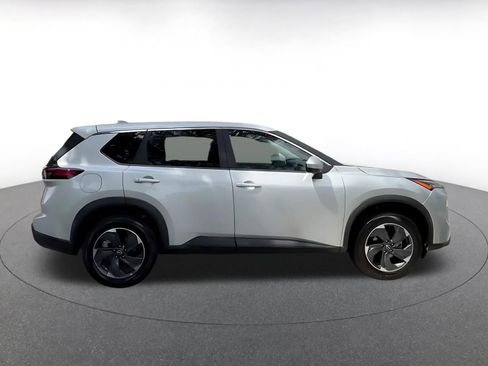 Used 2025 Nissan Rogue SV FWD image 16