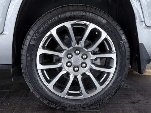 Used 2022 GMC Acadia Denali w/ Denali Ultimate Package FWD image 26