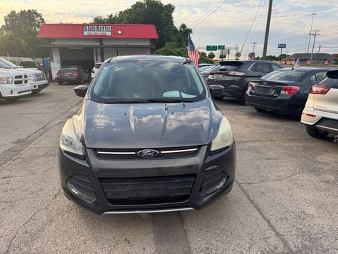 Used 2015 Ford Escape SE image 2