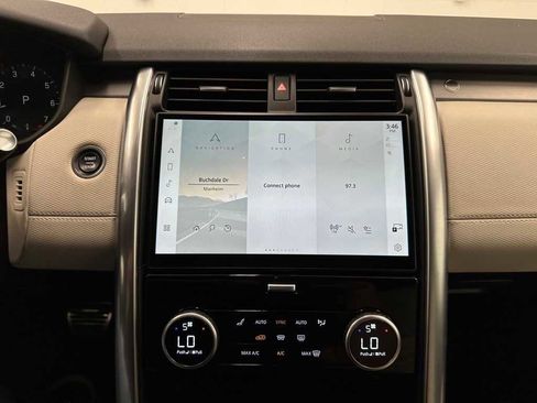 Used 2024 Land Rover Discovery Dynamic SE image 32