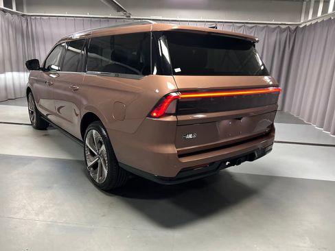 Used 2025 Lincoln Navigator L Black Label AWD/4WD image 5