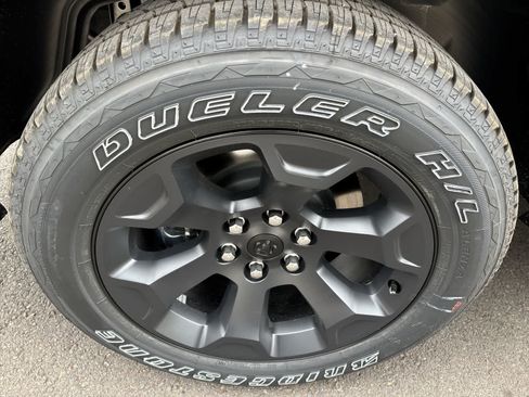 New 2026 RAM 1500 Express AWD/4WD image 4