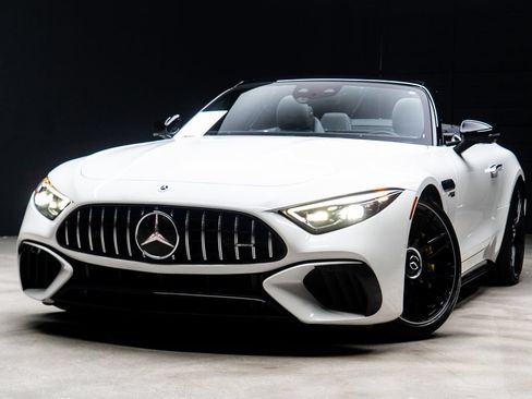 Used 2022 Mercedes-Benz SL 55 AMG 4MATIC w/ Driver Assistance Package image 2