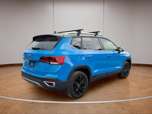 Used 2024 Volkswagen Taos SE w/ Panoramic Sunroof Package FWD image 6