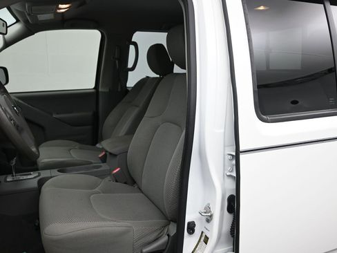 Used 2021 Nissan Frontier SV w/ Midnight Edition Floor Mats image 11