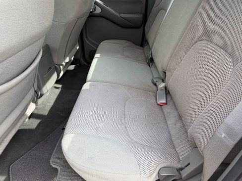 Certified 2021 Nissan Frontier SV w/ Midnight Edition Floor Mats image 15