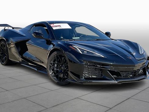 Used 2025 Chevrolet Corvette Z06 w/ Z07 Performance Package image 2