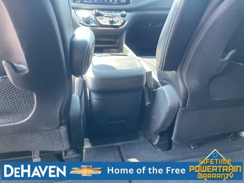 Used 2025 Chrysler Pacifica Limited FWD image 22