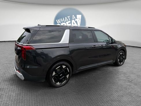 Certified 2025 Kia Carnival EX FWD image 3