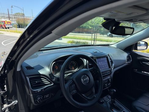 Used 2022 Jeep Cherokee Trailhawk w/ Sun, Sound & Nav Group AWD/4WD image 14