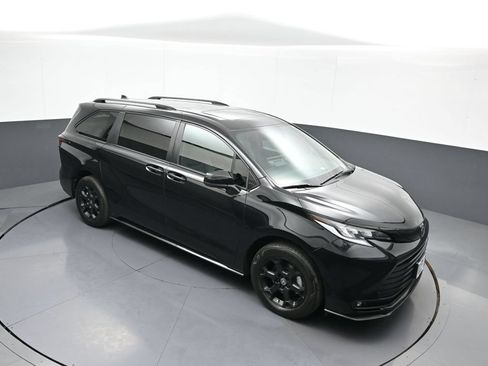 Certified 2026 Toyota Sienna XLE Woodland Edition AWD/4WD image 38