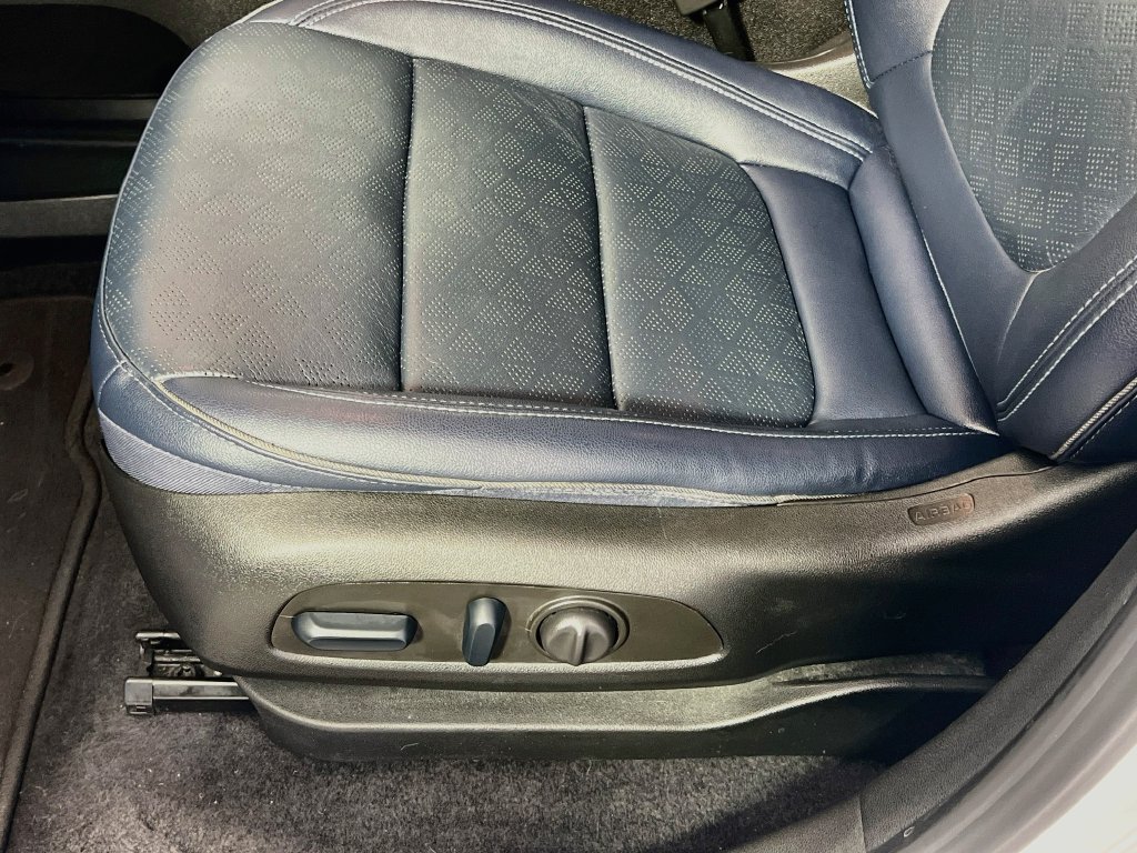 Used 2023 Chevrolet Bolt EUV Premier w/ Sun & Sound Package FWD image 11