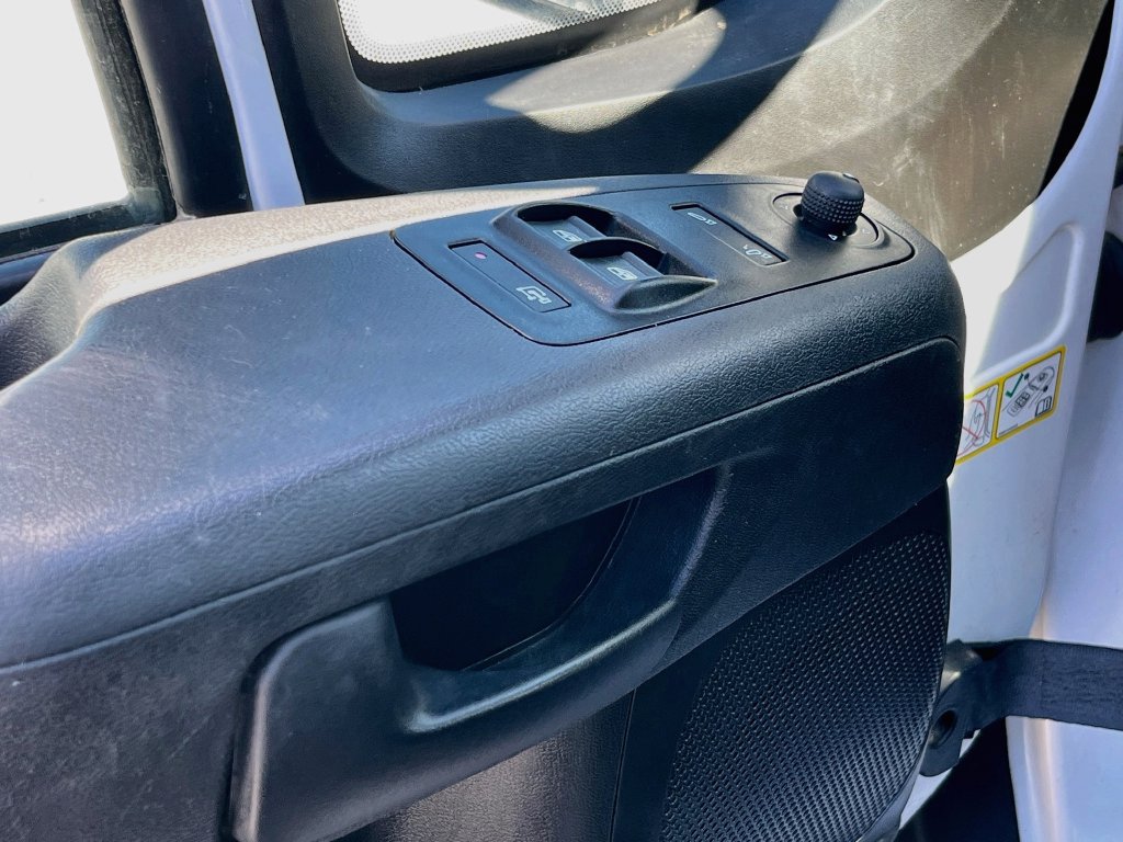 Used 2025 RAM ProMaster 2500 w/ Convenience Group FWD image 12