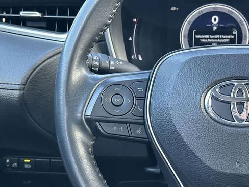 Used 2023 Toyota Corolla Cross XLE w/ Convenience Package image 9