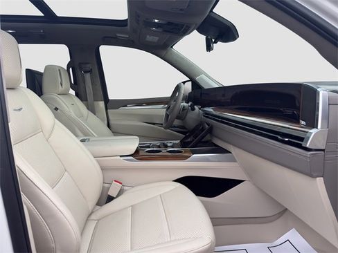 Used 2025 Cadillac Escalade Sport Platinum w/ LPO, ONYX Package image 29