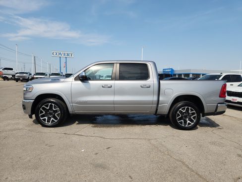 Used 2025 RAM 1500 Laramie AWD/4WD image 4