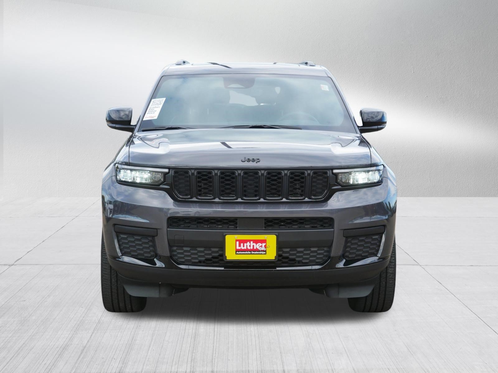 Used 2023 Jeep Grand Cherokee L Laredo AWD/4WD image 2