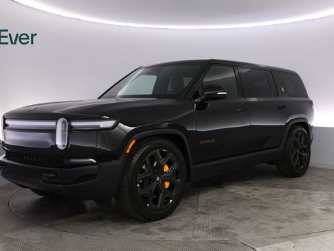 Used 2025 Rivian R1S Premium AWD/4WD image 2