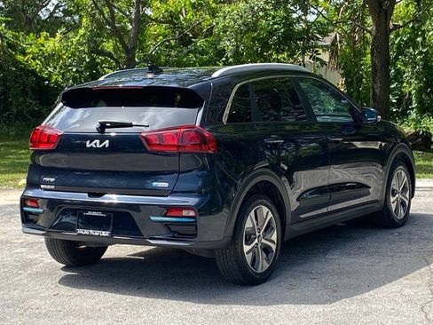 Used 2022 Kia Niro EX w/ Cold Weather Package FWD image 7