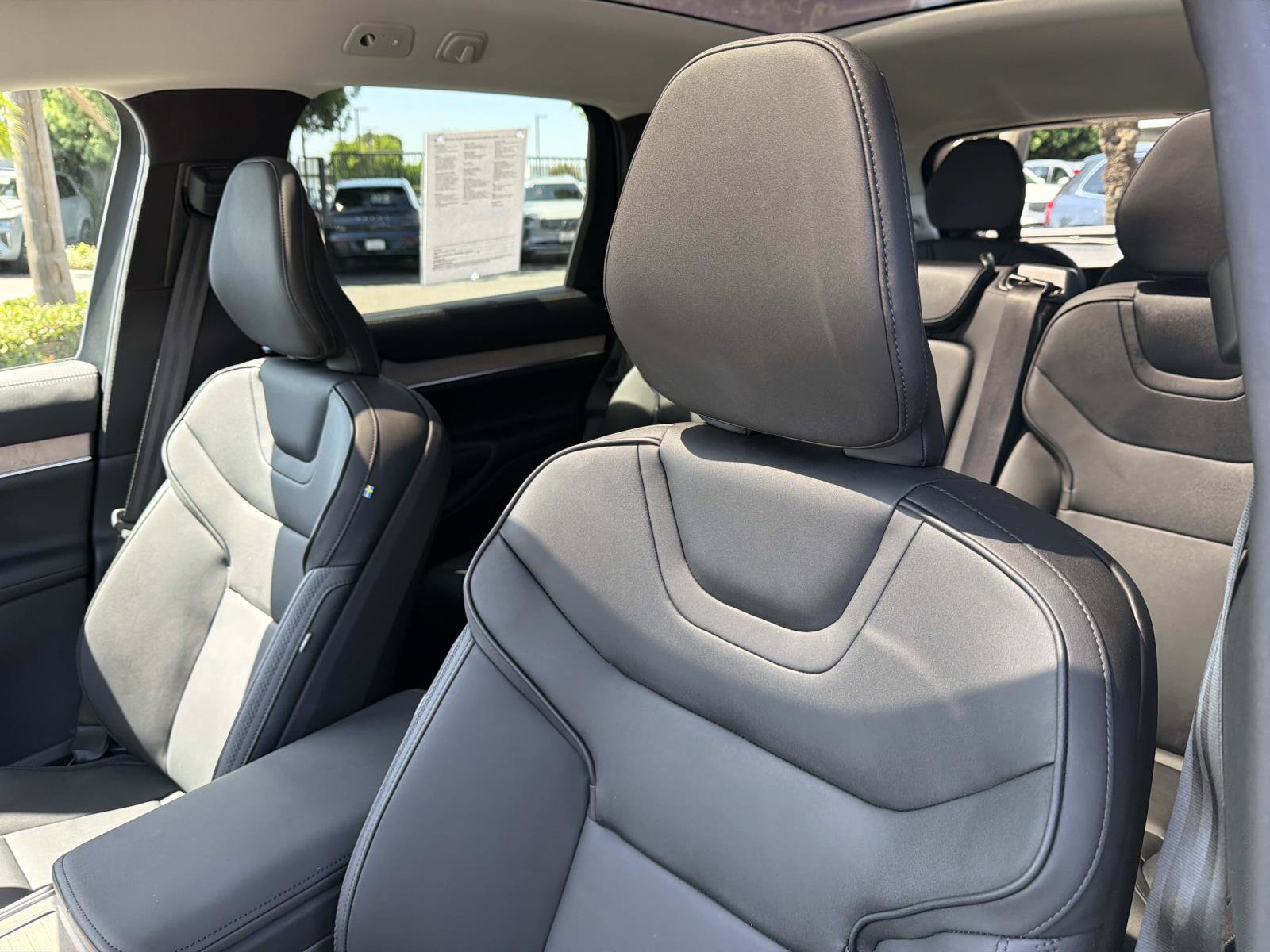 Certified 2025 Volvo EX90 Plus AWD/4WD image 19