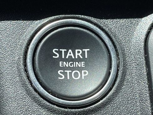 Certified 2024 Land Rover Defender 110 X-Dynamic SE AWD/4WD image 31