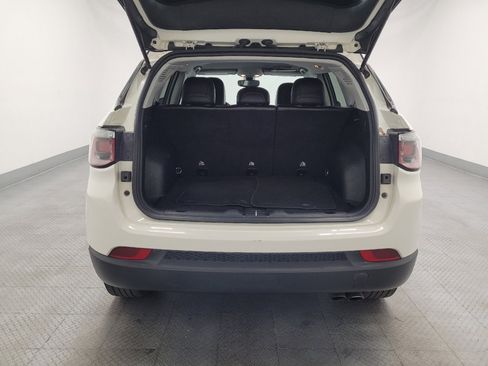 Used 2018 Jeep Compass Latitude w/ Popular Equipment Group FWD image 29