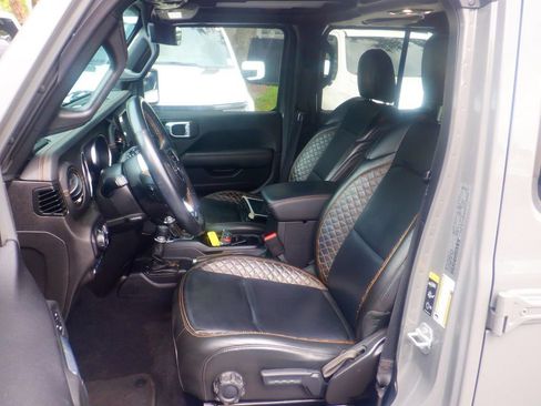 Used 2022 Jeep Wrangler Unlimited Sahara AWD/4WD image 4