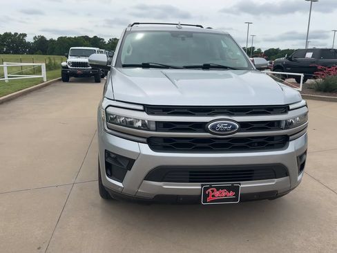 Used 2023 Ford Expedition XLT RWD image 4