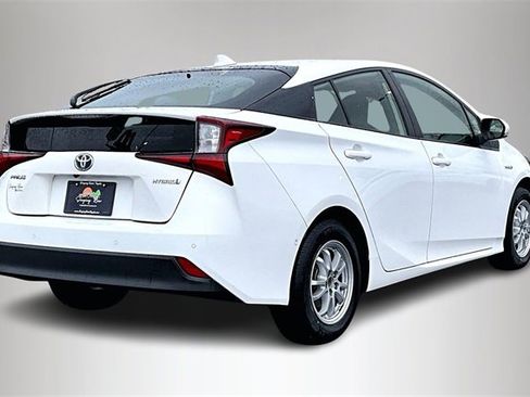 Used 2021 Toyota Prius LE image 5