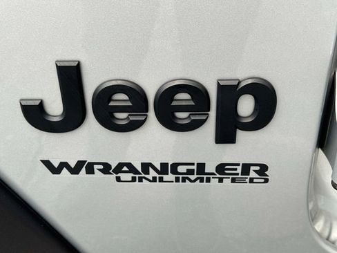 Used 2022 Jeep Wrangler Unlimited Sport image 30