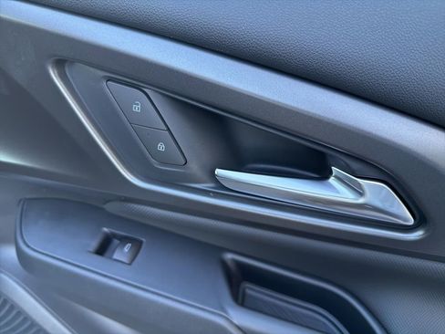 New 2026 Chevrolet Equinox EV LT image 25