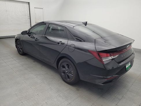 Used 2022 Hyundai Elantra SEL w/ Convenience Package FWD image 5