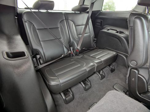 Used 2023 GMC Acadia SLT AWD/4WD image 15