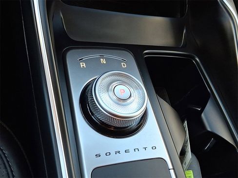 Certified 2025 Kia Sorento EX w/ EX Panoramic Sunroof Package image 4