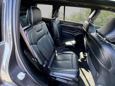 Used 2024 Jeep Grand Cherokee L Overland image 27