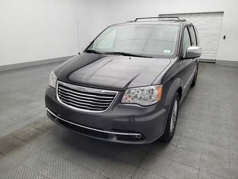 Used 2016 Chrysler Town & Country Touring-L w/ Driver Convenience Group image 15