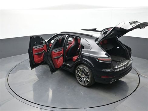 Used 2022 Porsche Cayenne Turbo S image 29
