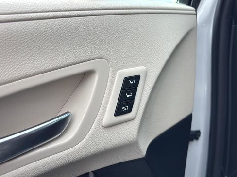 Used 2023 Toyota Sienna Platinum image 21