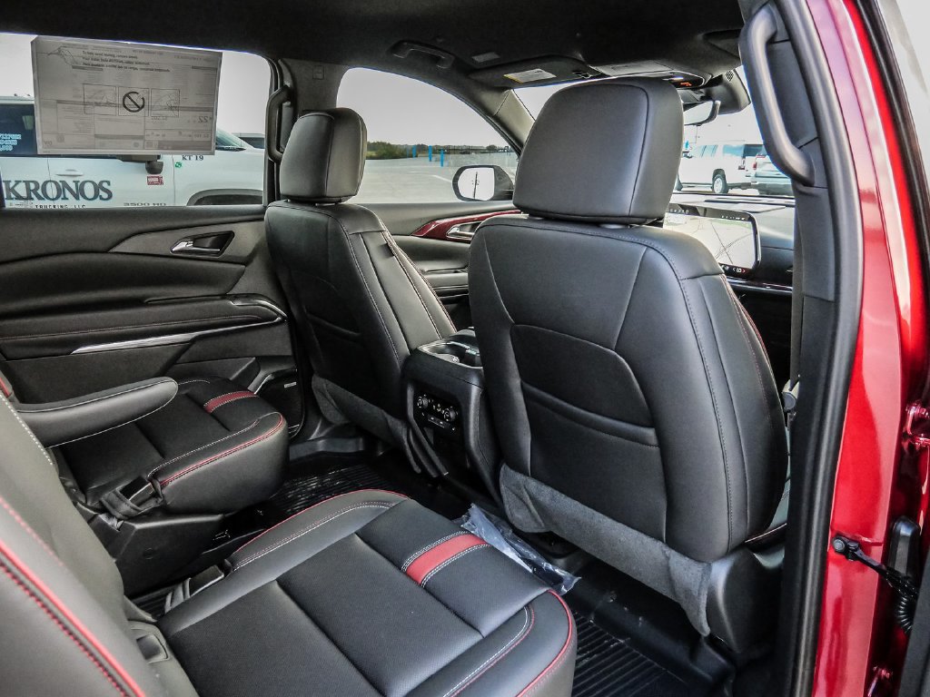 New 2027 Chevrolet Traverse RS w/ LPO, Floor Liner Package FWD image 22