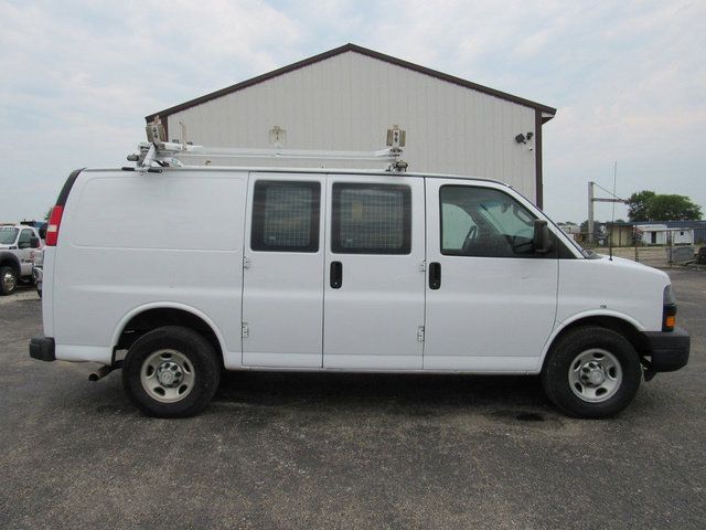 Used 2018 Chevrolet Express 2500 w/ Driver Convenience Package RWD image 2