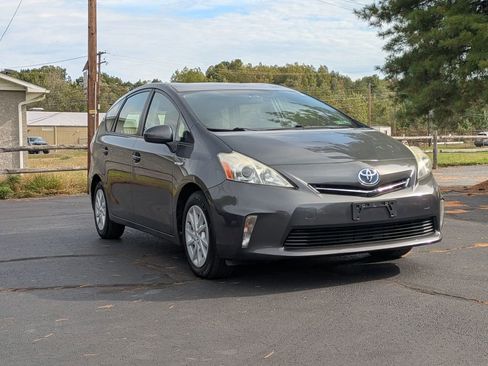 Used 2012 Toyota Prius V Three image 3