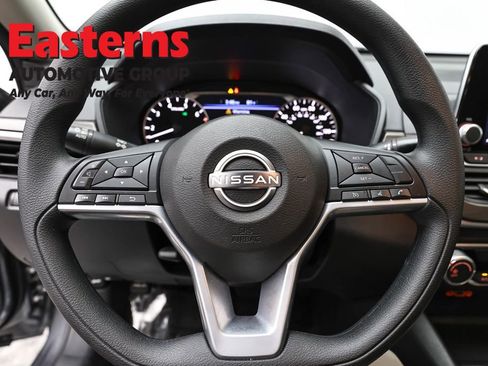 Used 2025 Nissan Altima 2.5 SV image 10