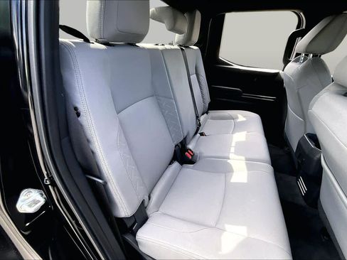 Used 2025 Toyota Tacoma SR5 AWD/4WD image 20