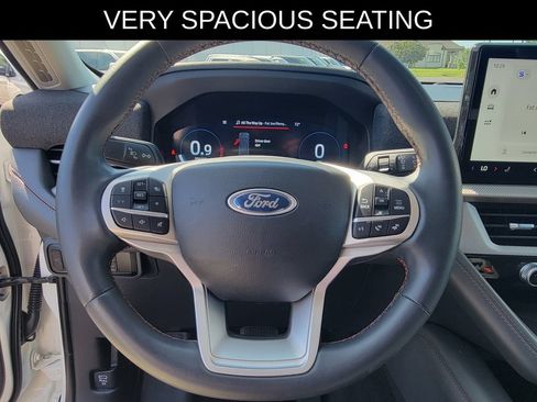 Used 2025 Ford Explorer Active AWD/4WD image 21