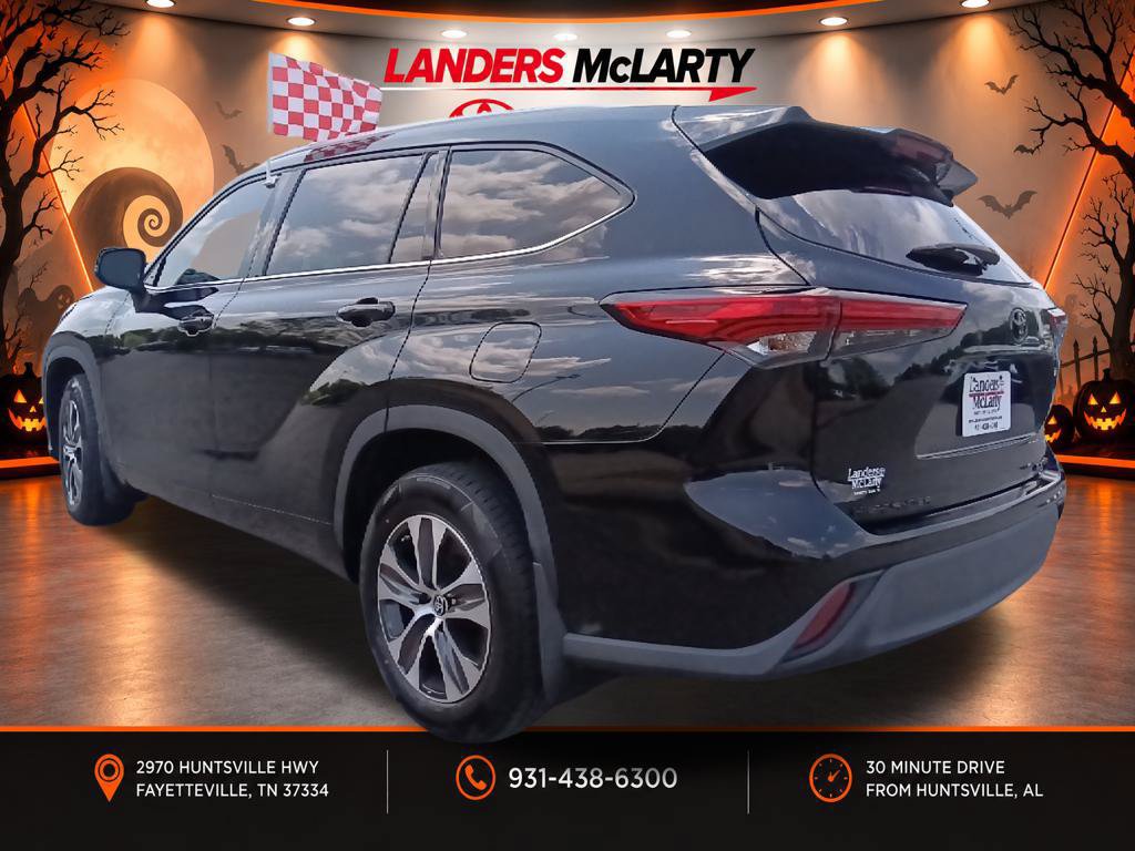 Used 2022 Toyota Highlander XLE AWD/4WD image 5